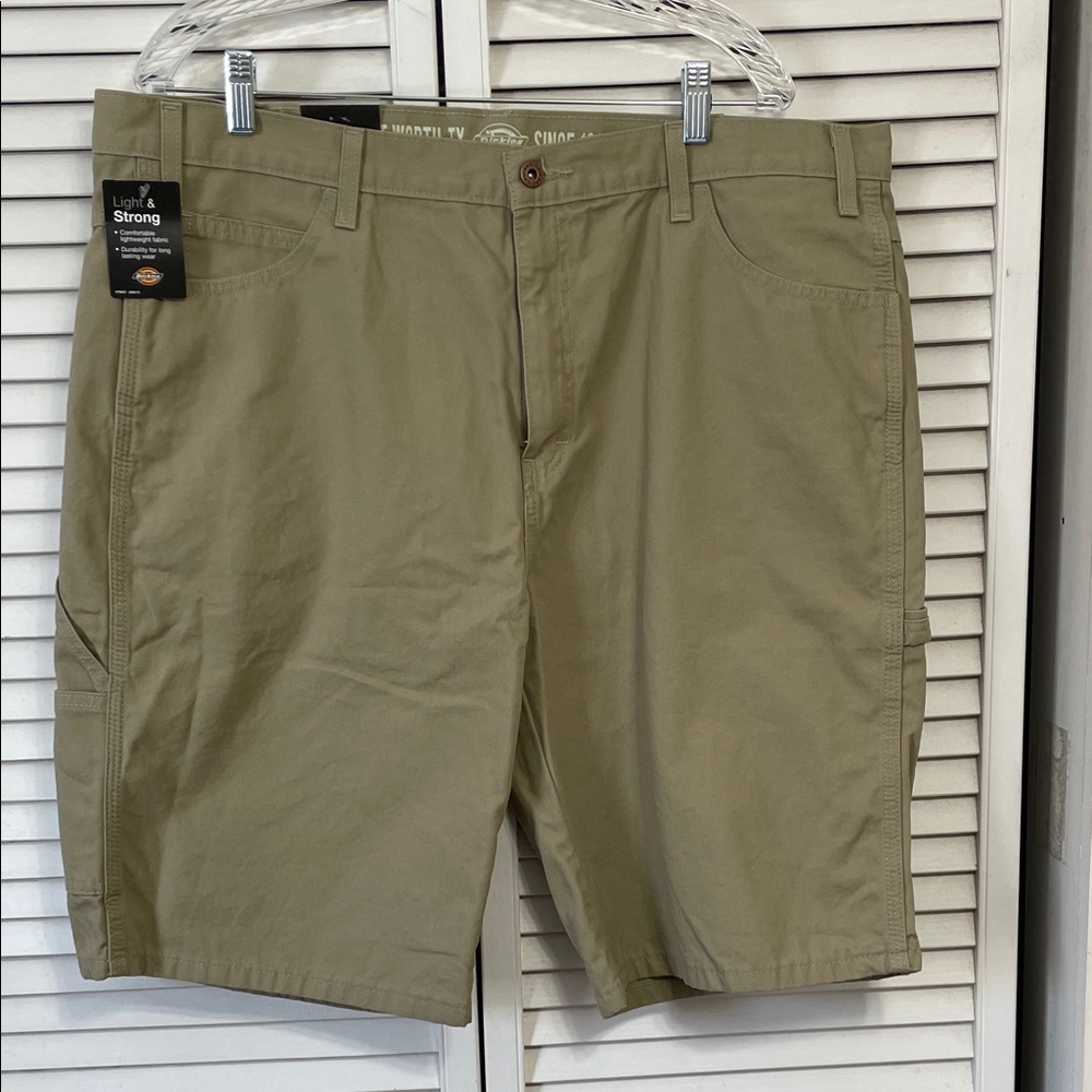 Dickies Men's Club Tan Cargo Shorts
NWT